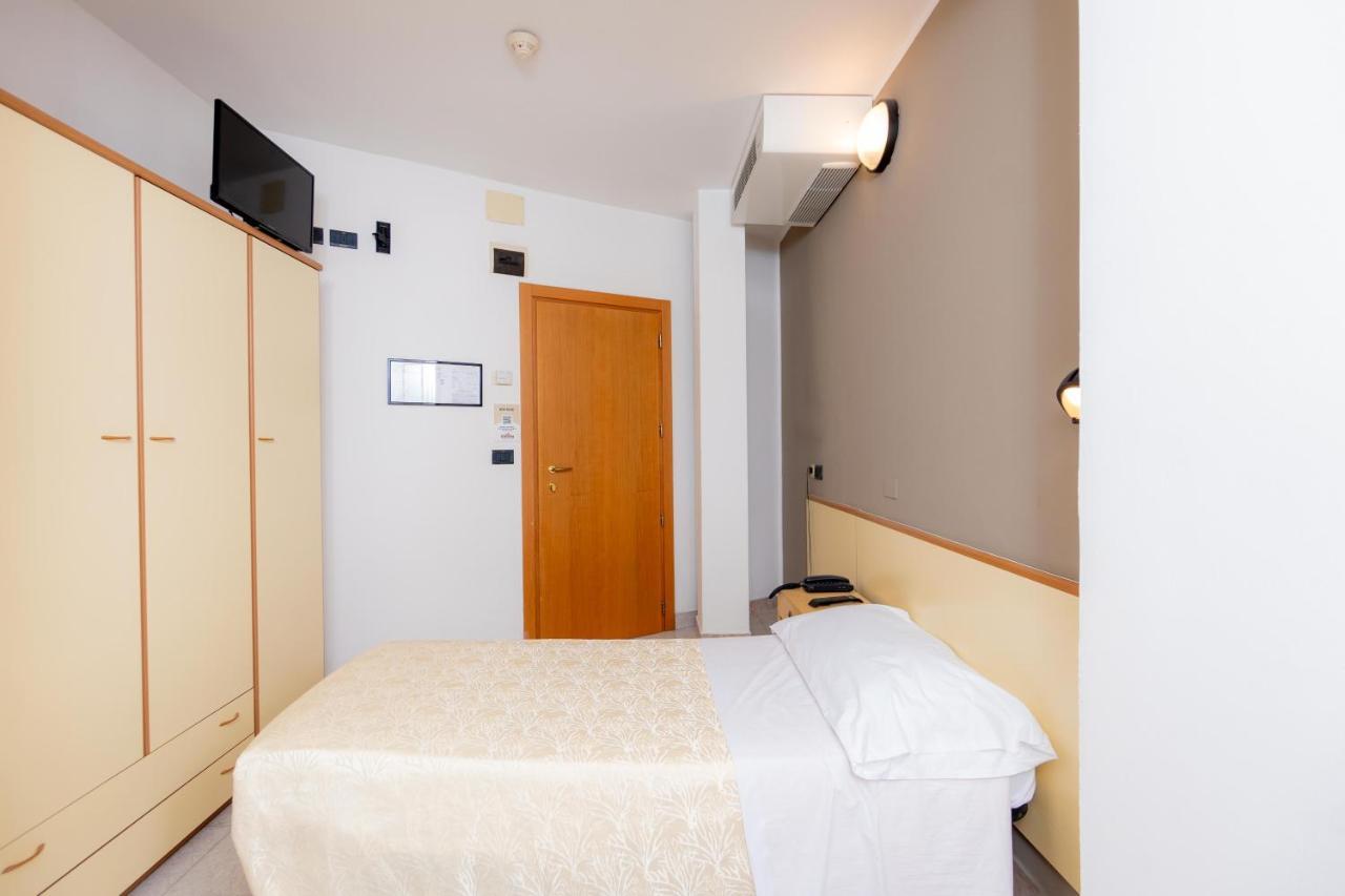 רימיני Hotel Galileo מראה חיצוני תמונה